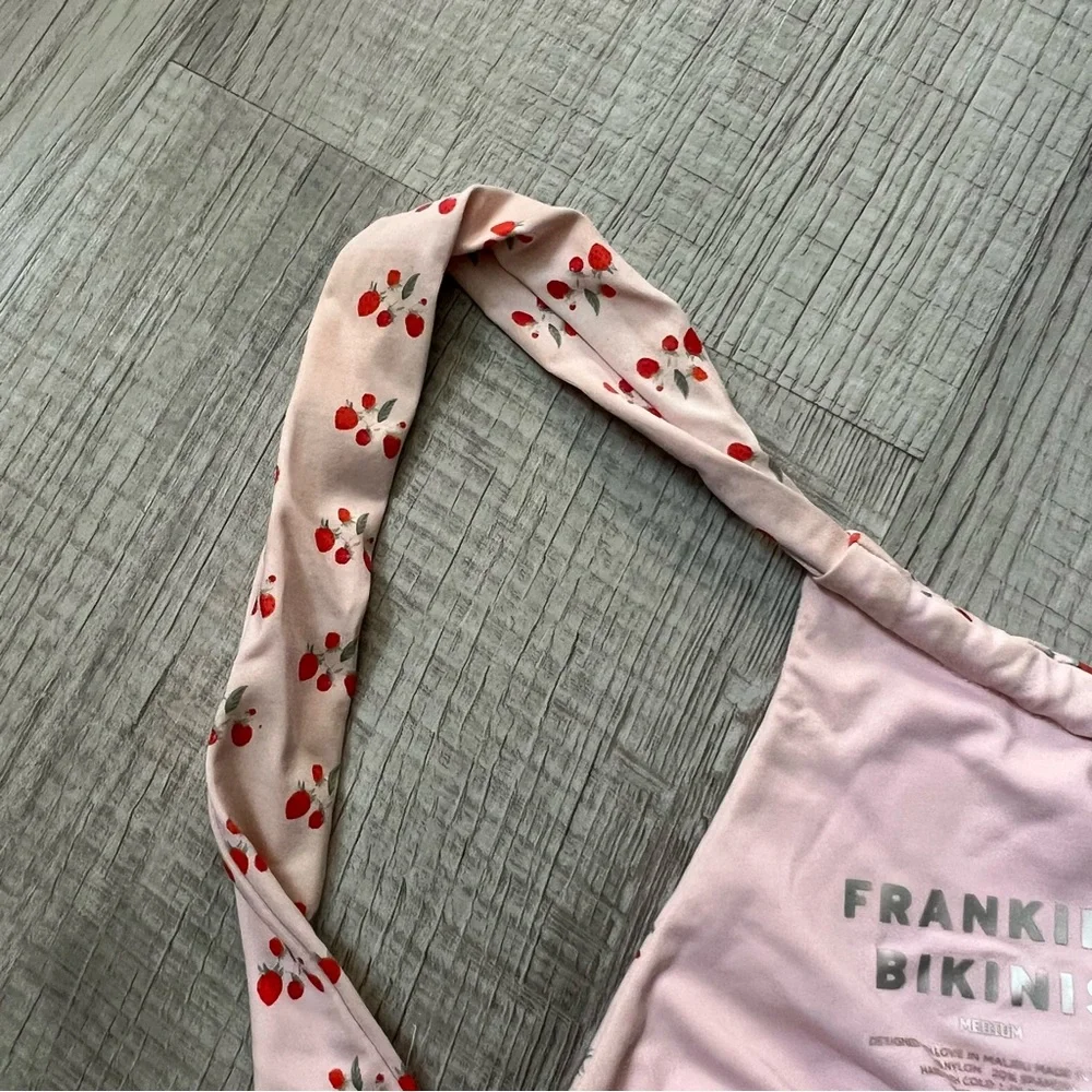 FRANKIE’S BIKINIS Willow Ruched Bikini Top Baby Berry Print Size Medium